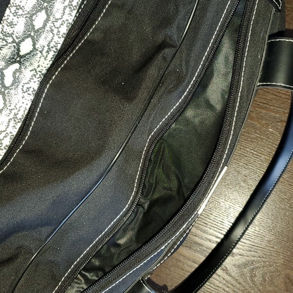 Givenchy Parfums Black Weekender Overnight Shoulder Tote CarryOn Duffle TRAVEL - Picture 8 of 14